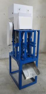 Cashew nut cutting machine