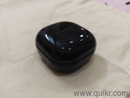 samsung galaxy buds live (currently in market 6880-6999). I am offering right earbud, case & cover.