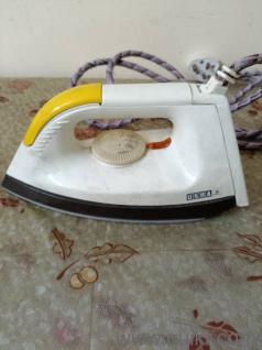 heavy Dry iron box in good condition 