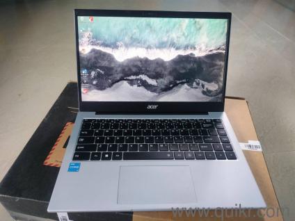it's acerone 14 intel3 8gb RAM 512SSD with orginal charge and box