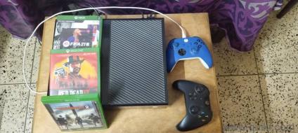 Xbox one 500gb selling it with my account that has games.