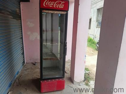 Coca-Cola Commercial Display Refrigerator / Visi Cooler for Sale Well-maintained Coca-Cola commercial display refrigerator in good working condition. 