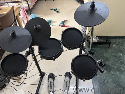 Drum Set - Electronic - Alesis Turbo Mesh Kit  Seven Piece All-Mesh Electronic Drum Kit with Play along Tracks, Drum Sticks & Drum Key Included (only 5 months old) - Unused condition