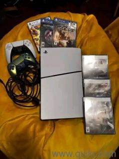 PS5 EDITION WITH REMOTE WORKS PERFECTLY AND IN GREAT CONDITION