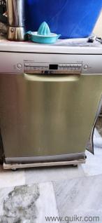 3 months old bosh Dishwasher , this price is included extended pipe , water softener,and finish Tablets 