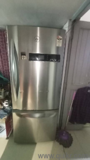 Neat and clean refrigerator for sale 