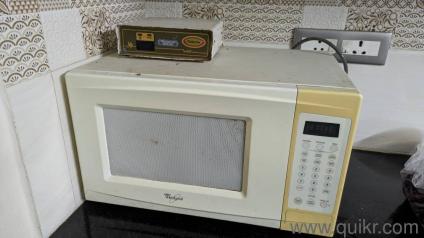 this is solo microwave in good working condition we got this from Japan not much used 