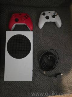 XBOX SERIES S WITH TWO CONTROLLERS AND TWO RECHARGEABLE BATTERY AND CHARGER AND DUST COVER AND DUST PLUGS