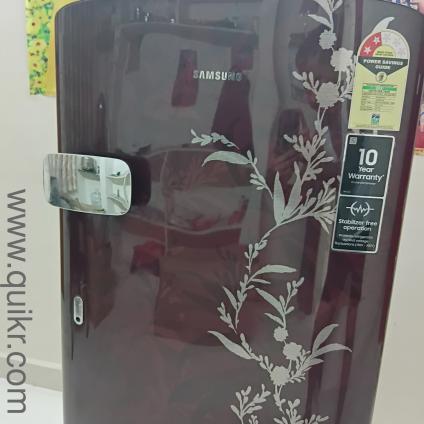 Samsung refrigerator in mint condition 