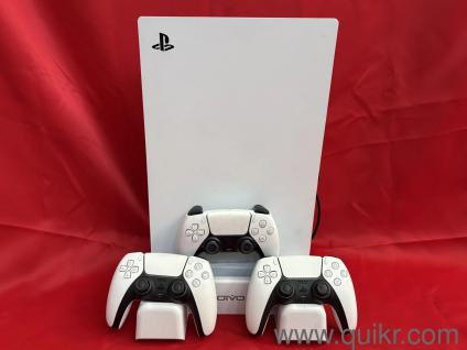 Playstation 5, charging console, 3 controllers and 16 games.