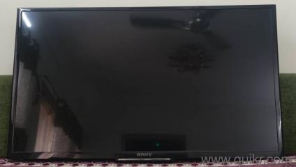 Sony TV in very good condition 32 inch LED TV with wall mounting stand 