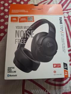 Brand new heaset of JBL Within waranty and 2 months old only