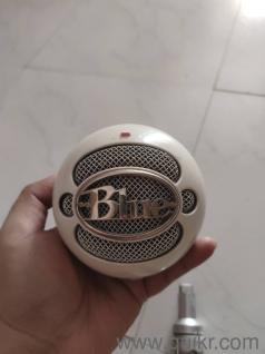 bleu SNOWBALL studio mic only 2500 i have pop filter also I can give it to you free