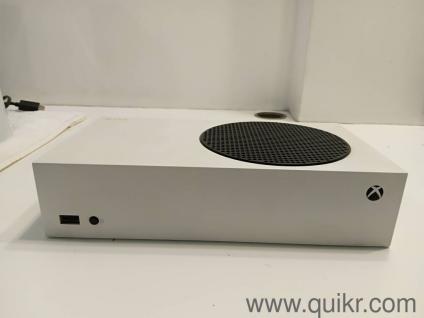 XBOX S SERIES BRAND NEW CONDITION AND 1 MONTH GAME PASS ULTIMATE SUBSCRIPTION 