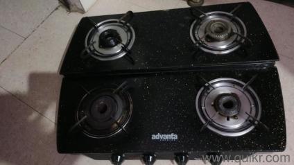 Four burner gas stove