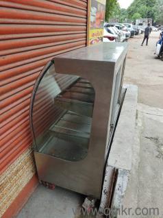 warm counter with fresh condition 