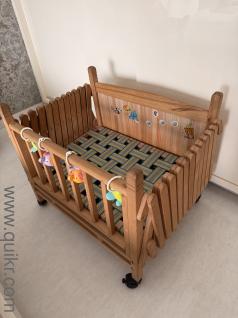 Expandable kids bed. Expandable from 2ft to 5 ft. Can be used for kids newborn to 10 years