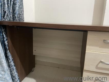 Strong and sturdy office table for work from home