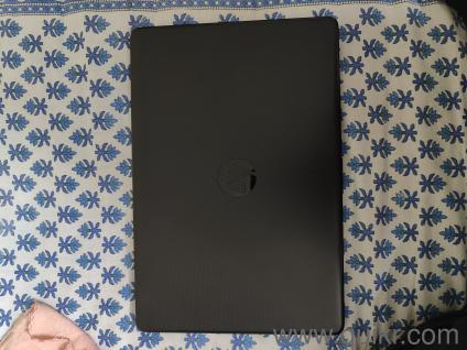 Hp 15s intel core i5, 8gb ram original charger included