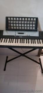 YPT 200 Yamaha 61 key board with stand
