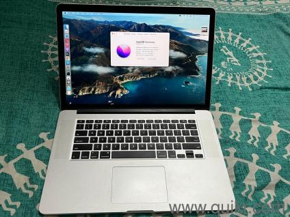 MacBook Pro/Silver/Retina/15/16GB Ram/500GB SSD/Intel Core i7 2.5GHz