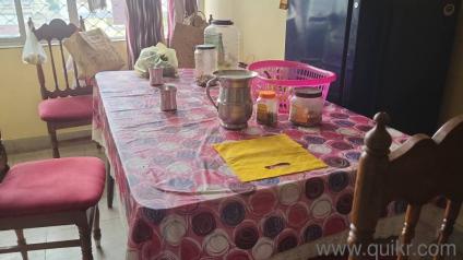 dining table with six chairs and its in good condition
