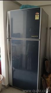 Details of the Fridge : toshiba  576 liters  5 years old  Pricing 13000