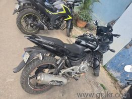 Bajaj Pulsar 220 F - 2016
