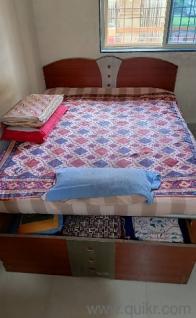 Bed with free mattress 