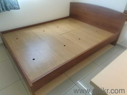 Zuari Queen Size Bed