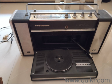 Vintage record player with 3 suitcases full of records collection