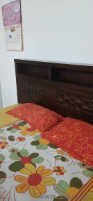 hydralic solid wood bed with 8" mattress 