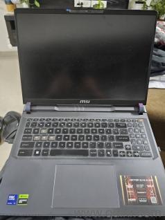 MSI - Vector 16 HX AI 400 16" 240Hz QHD+ Gaming Laptop -  RTX 5080