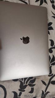 Macbook Pro 2022 M2 chip touch bar, 90 battery cycle count dm fr details