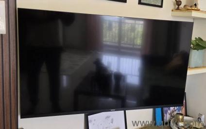 Coocaa 43 inch TV, 9 months old, 2 years warranty with damage protection. Retractable wall mount included.