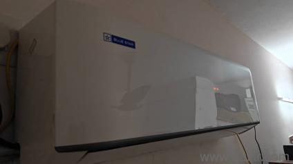 1.5 ton Bluestar Ac ( Non inverter)