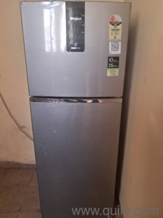 Whirpool intellifresh fridge.Color is silver and black.