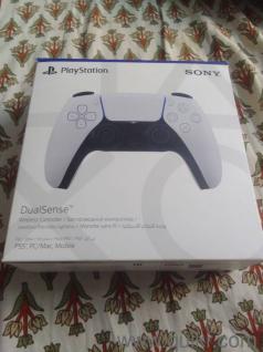 PS5 CONTROLLER BRAND NEW CONDITION AND 1 YEAR WARRANTY,NO SRACTCH WITH BOX
