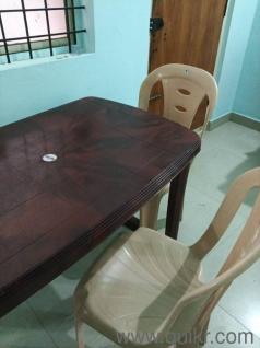 4 seater Dining Table with Two plastic Chairs. Less than 3 months old