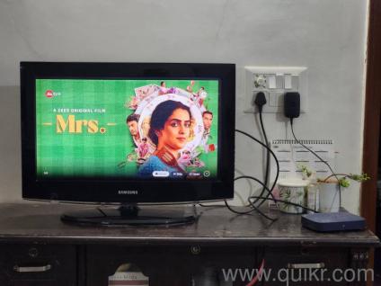 Samsung LCD in working condition with both wall mount and table stand