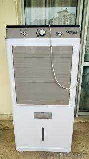 Indoor/Outdoor Cooler with Ice Tray (Rarely Used)