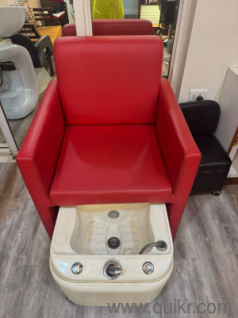Salon chair