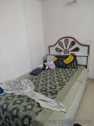 6 x 4 bed set with storage and storing bed headset