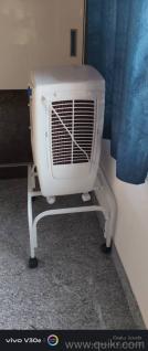 good condition used 4 months with stand 