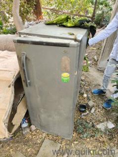 LG Refrigerator in Running Condition but door dmaage