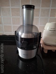 Phillip juicer black in color is in very good condition as good as new for sale
