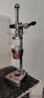 Dolfin Heavy-Duty Aluminium Hand Press Juicer  Excellent Condition