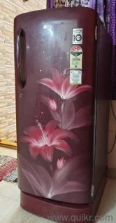 Fridge in Very good running condition. With stand..