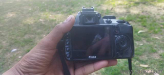 nikon DSLR camra lens ke sath achhi condiso me lens ke sath