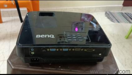 projector with good condition low running hours 